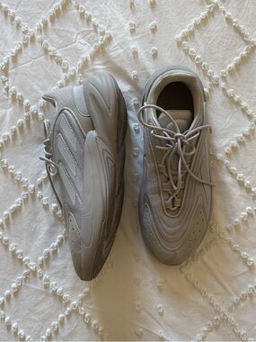 Adidas Ozelia Light Gray sneakers